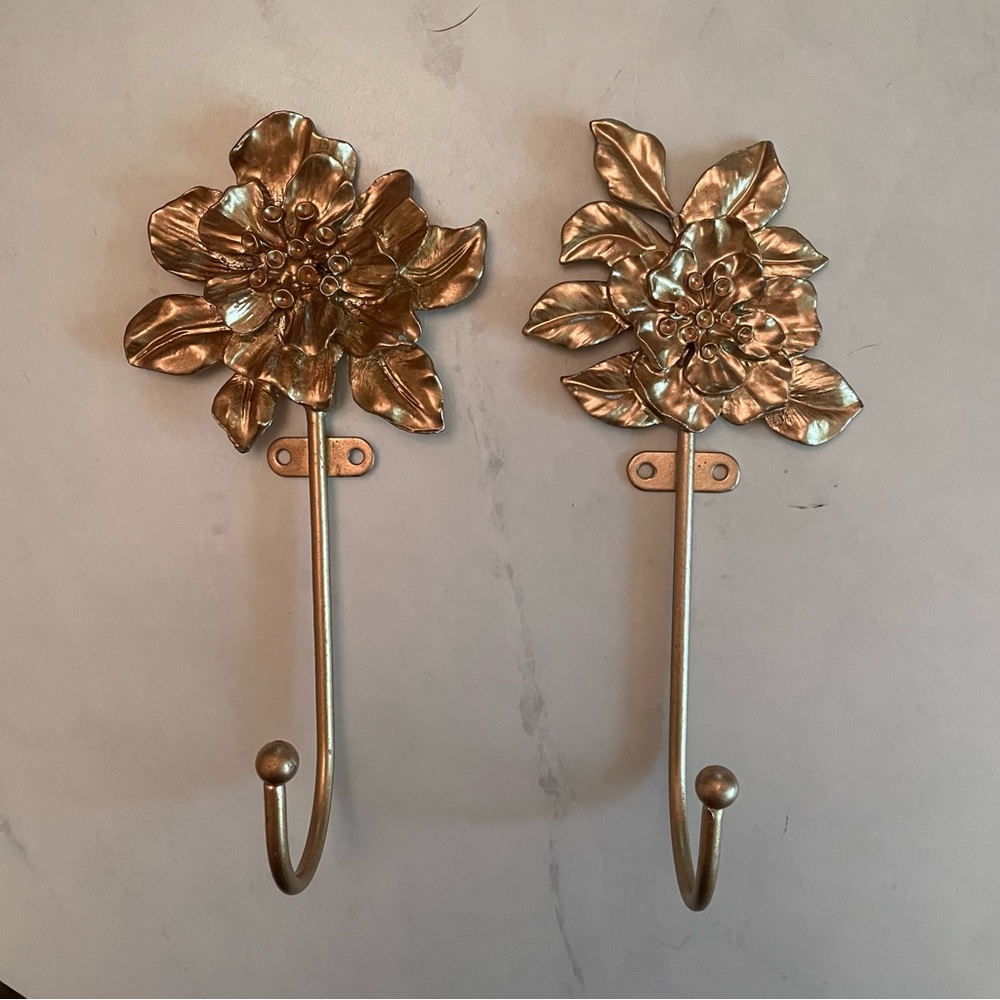 Gold flower hooks